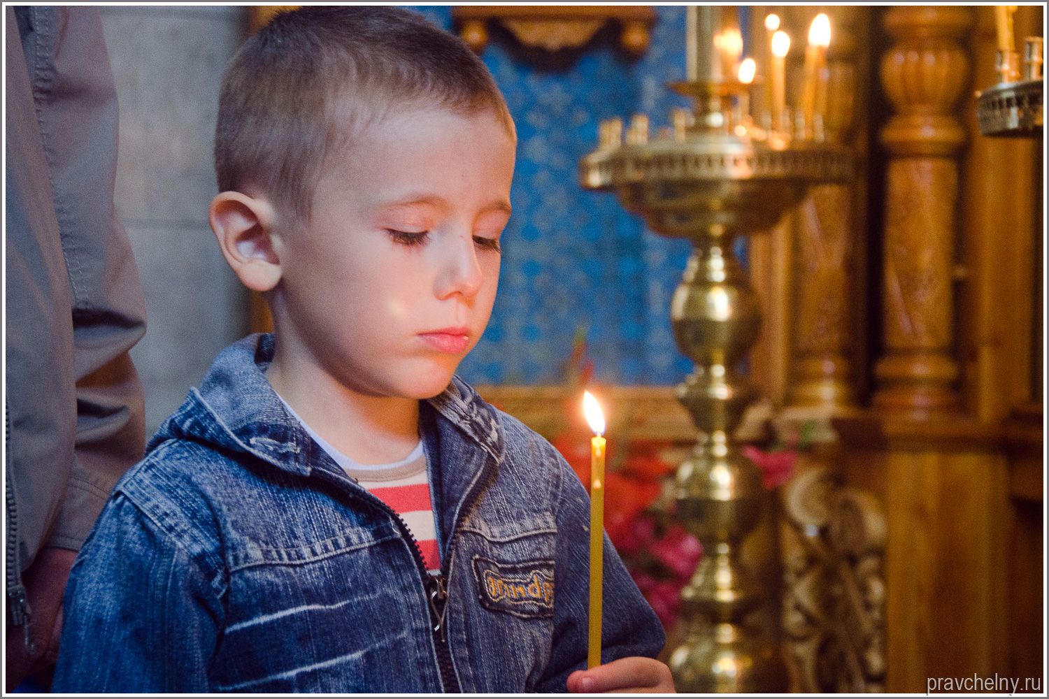 Святой молящийся о детях. Дети в храме. Православные дети. Дети в православном храме. Дети молятся в храме.