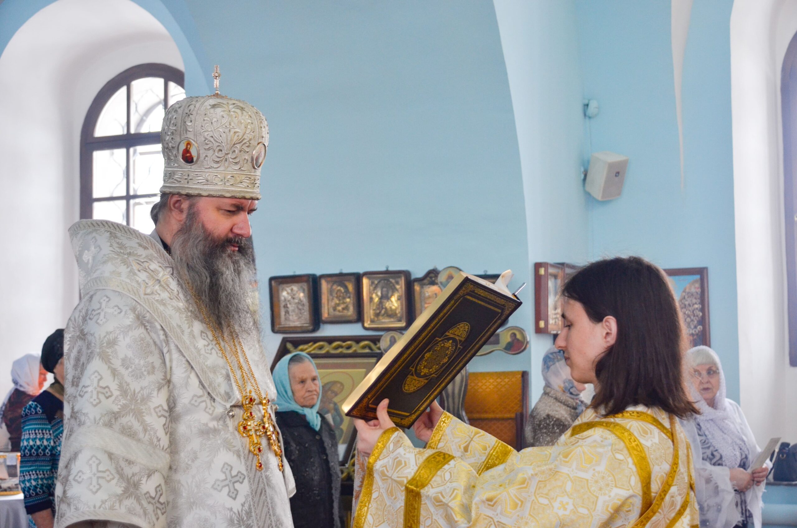 Служба ноябрь. Архиерей Нижнего Тагила Феодосий. Владыка Нижнетагильский и Невьянский Феодосий.  Литургия – церковная служба казаки. Серовская Церковь.